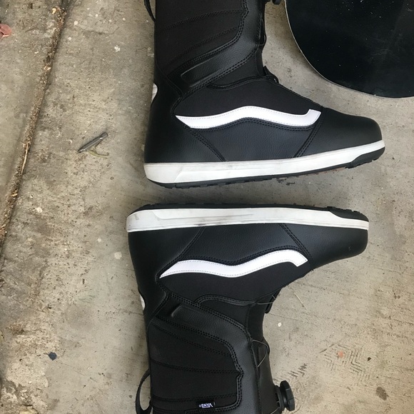 Snow board, with dragon and bolle goggles-n-boots - Picture 6 of 8